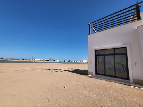 4 BR Villa with lagoon view in Cyan